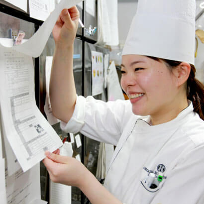 Ms. Mayuko Sadatomo Pastry Chef, Kitchen Division Oriental Hotel Fukuoka Hakata Station 5th-year employee